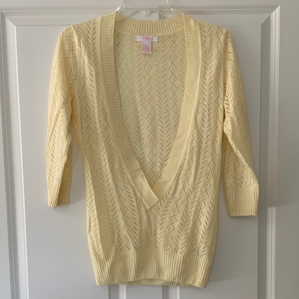 Chic Light Yellow V-Neck Sweater